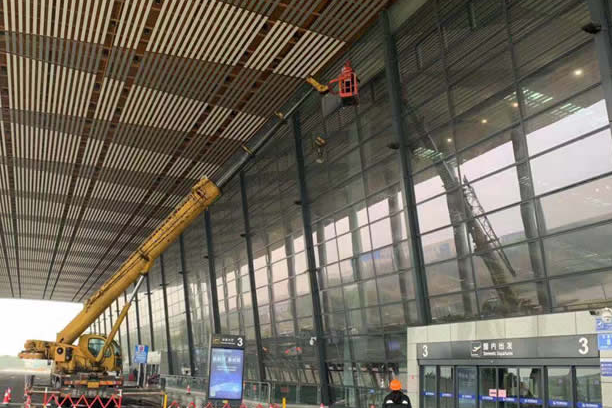 大悟玻璃幕墙维护和保养